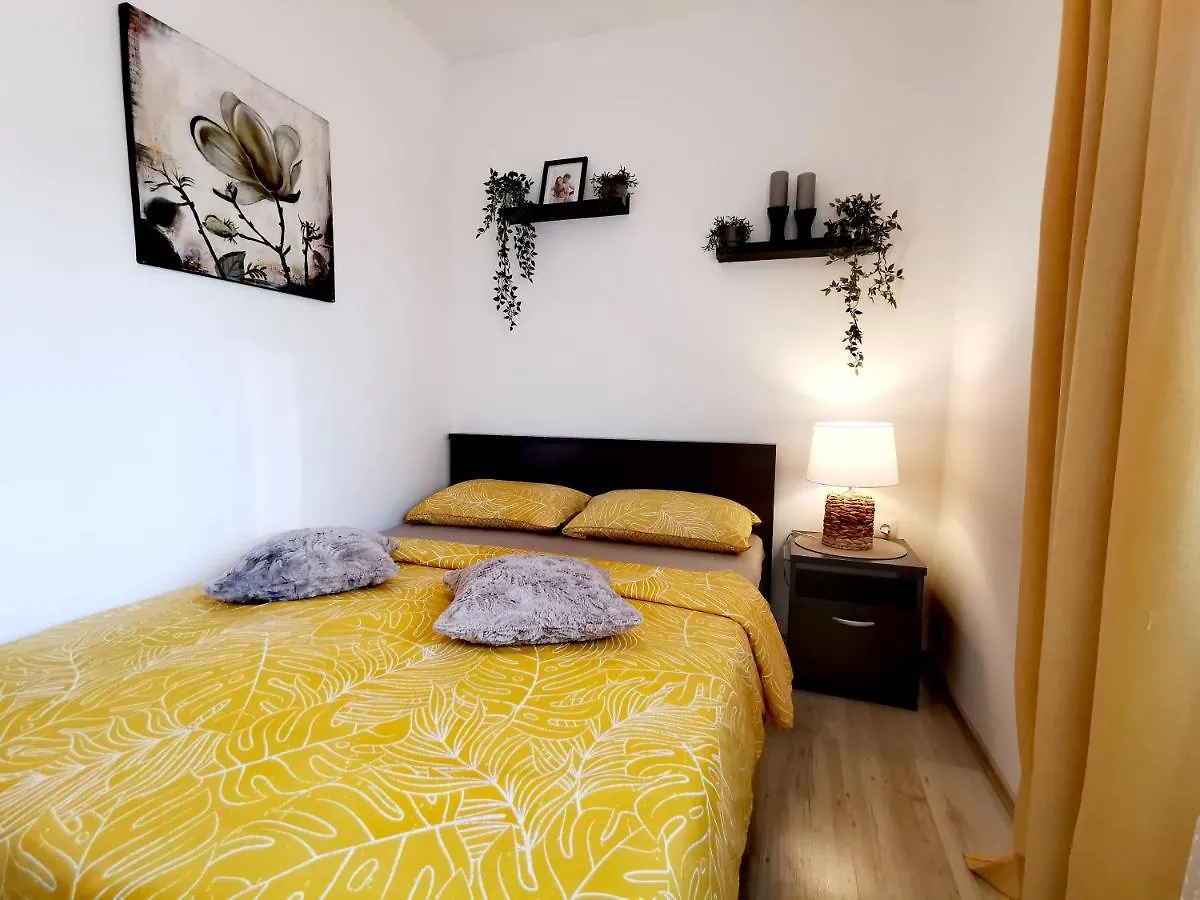 Apartments Lino Selce 0*,